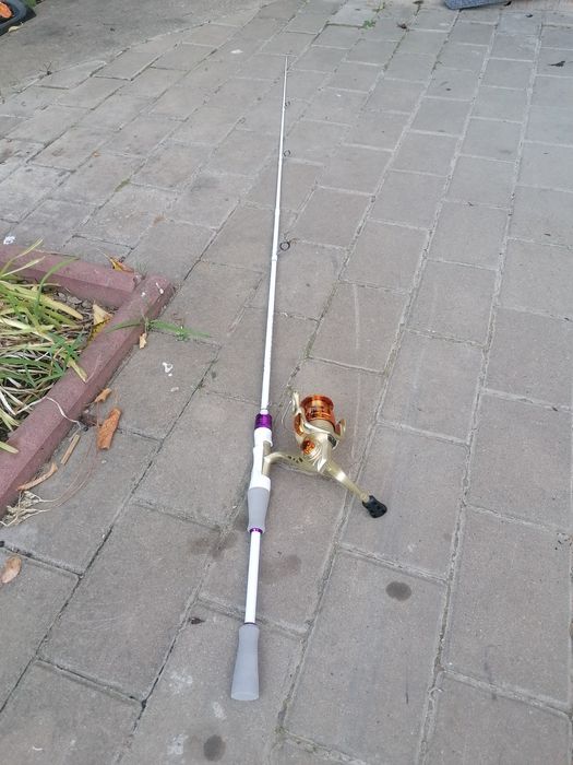 Combo pescuit la spinning, lanseta 1.8m și mulineta de 4000, noi in cu