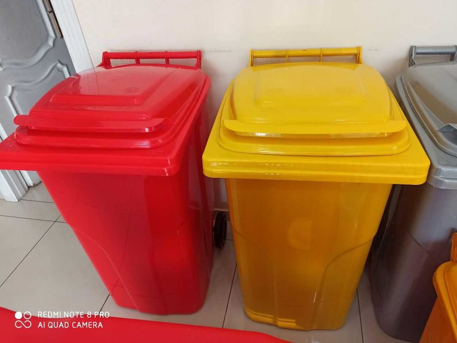Контейнер/ Бак / Урна для мусора на колесах с крышкой в разных цветах