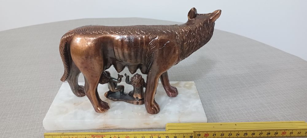 Lupa Capitolina / Lupoaica cu Romulus și Remus