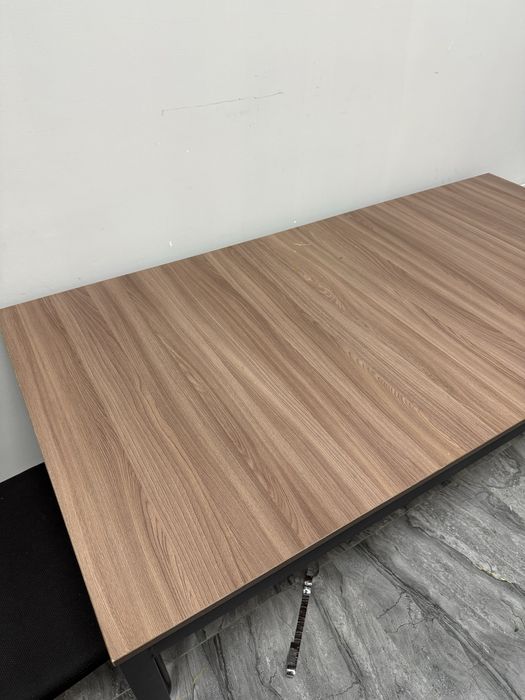 Стол в хорошем состоянии