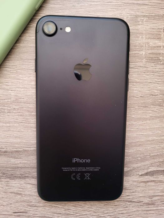 Iphone 7, черен, 32GB + зарядно, кейс и протектор