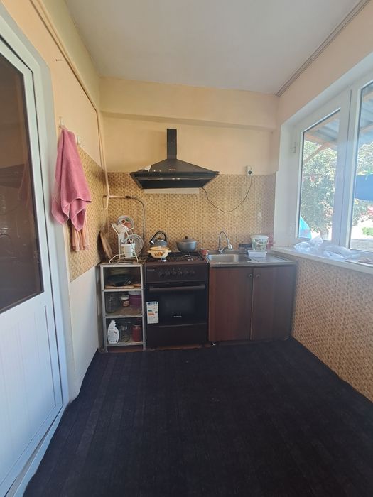 3 хотели уйти сотилади кимёгарлар кург'онида,продаётся 3х комнатная