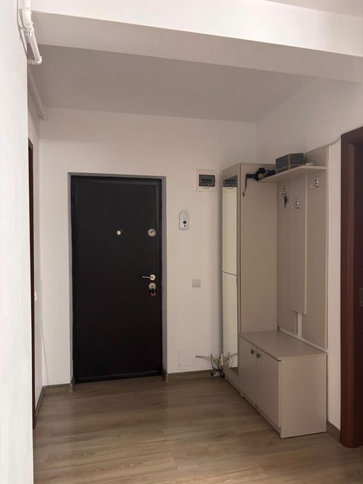 Inchiriez apartament cu 2 camere decomandat :str Avram iancu in spate la bmw