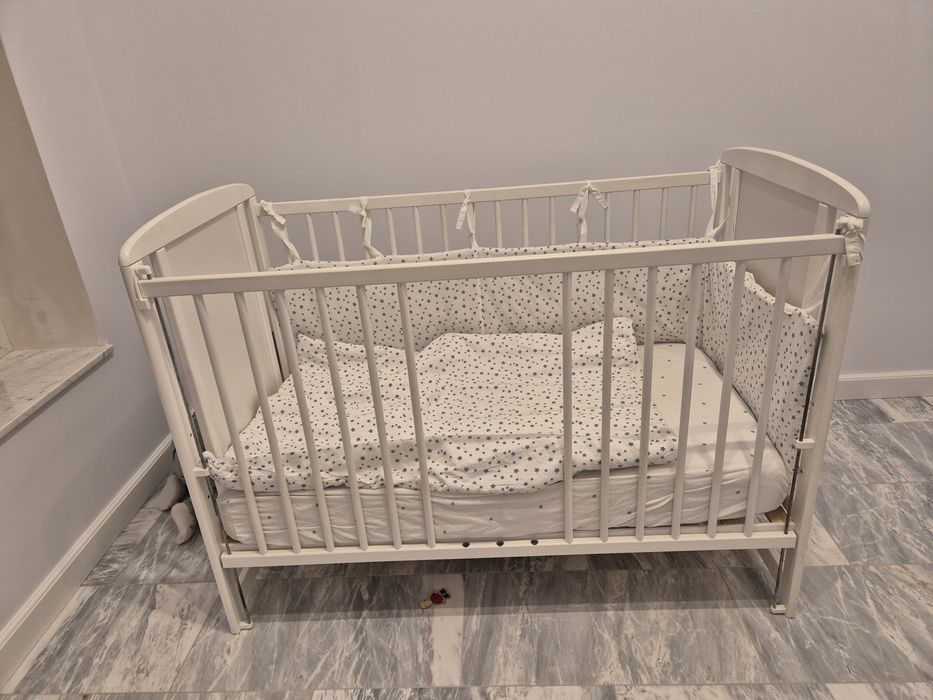 Patut lemn Babyneeds, Timmi, 120x60 cm, Inaltime saltea reglabila pe 3 nivele, Alb + Saltea 10 cm