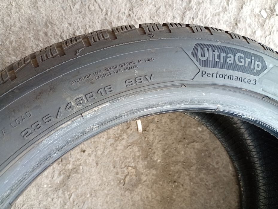 Почти нови 2бр.235/45/18 Goodyear UGP 3 dot3024