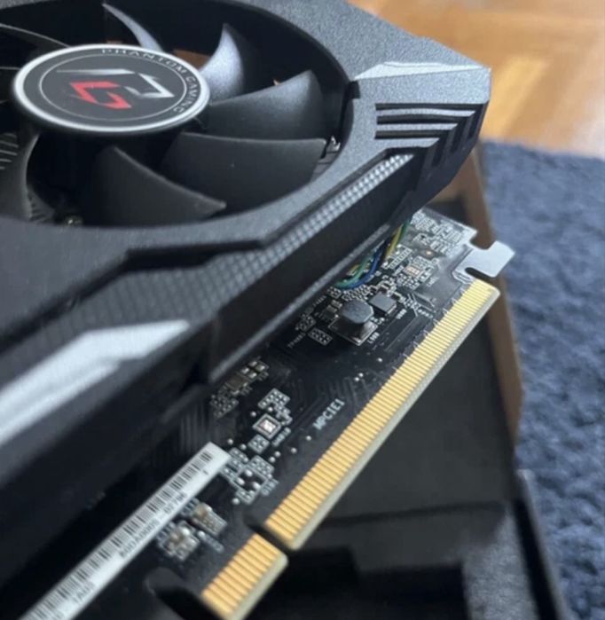 ASRock Phantom Gaming RX 550 2GB GDDR5 - Отлично състояние