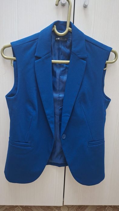 Продаются жилетки новые