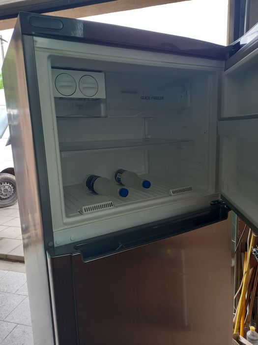 Vând frigidere și mașini de spalat