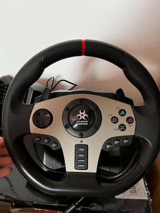 Ps 4 + volan gaming VAND SAU SCHIMB