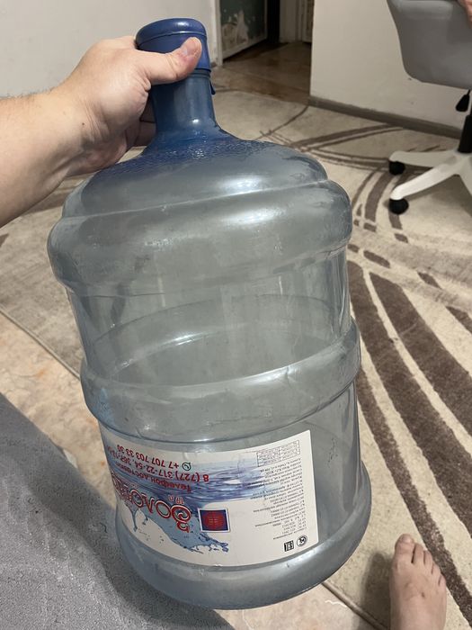 Пэт бутыли 19 литров продам почти новые все сразу 6 шт одна с ручкой