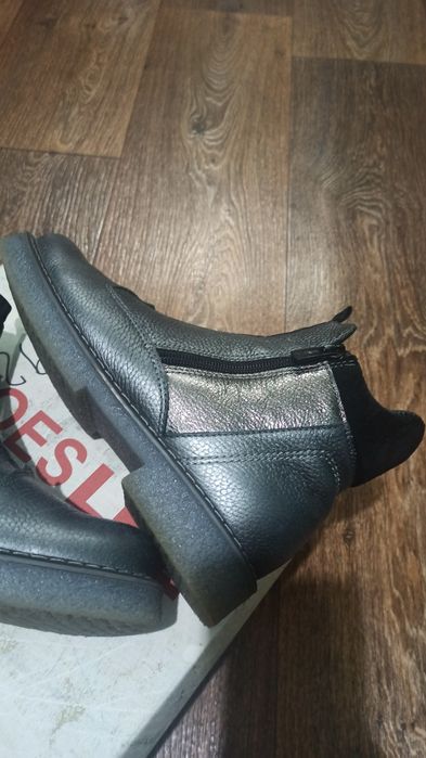 Продам ботинки осенние для девочки