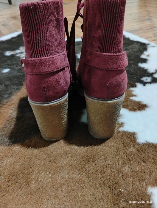 Ghete dama din piele întoarsă cu șireturi din satin