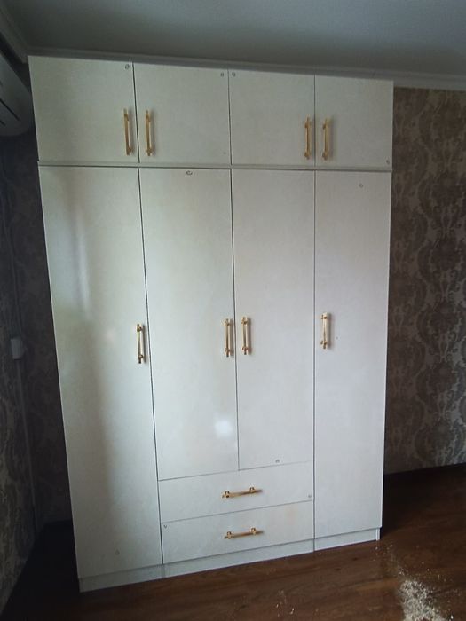 Shkaf sotiladi dastafka ustanovka bepul birinchi quldan