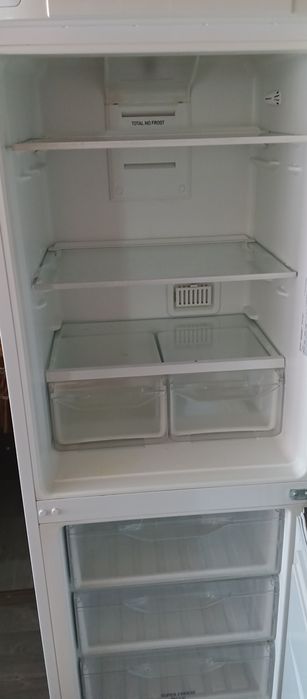 Холодильник  бу работает