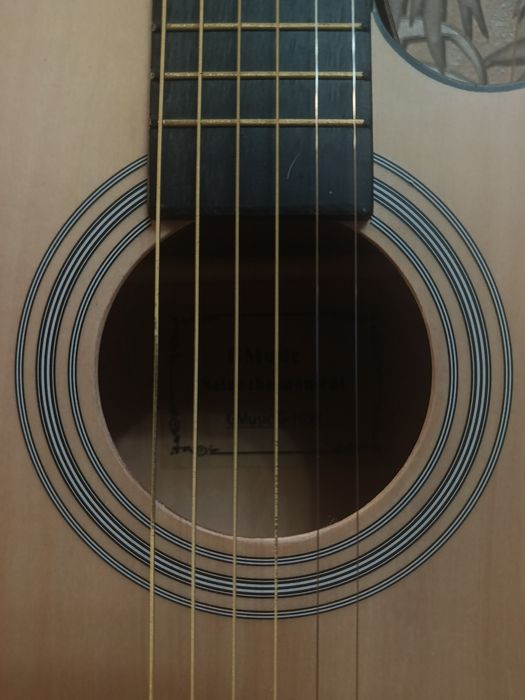 ГИТАРА (Б/У) — ПРОДАМ ЗА 40 ТЫСЯЧ в хорошем состоянии