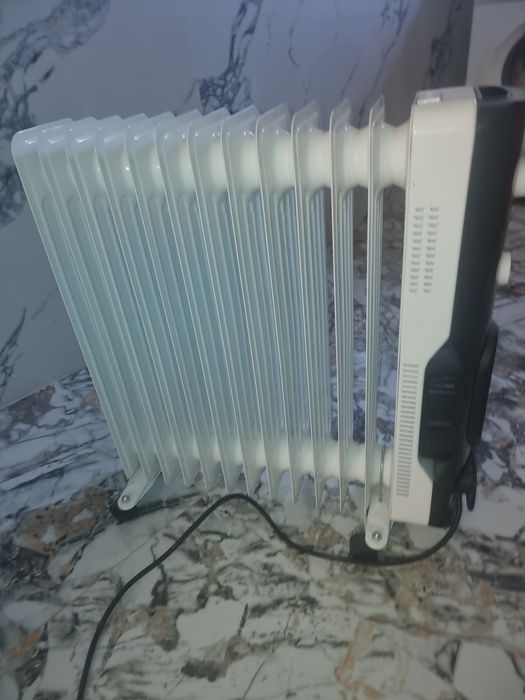 Calorifer Electric cu Ulei Adler AD 7819 15 Elementi 3 Trepte de Putere 2500W Alb