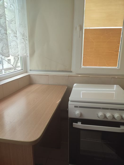 Propietar,închiriez apartament cu o cameră,decomandat in Nicolina 1