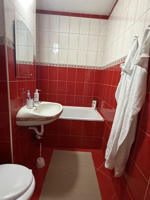 Inchiriez garsoniera la parter in regim hotelier