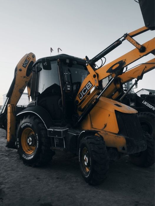 Продается экскаватор погрузчик JCB 3CX