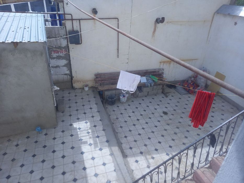 Hovli sotiladi ihcham narxida