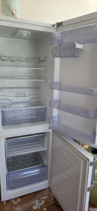 Хладилник с фризер Beko