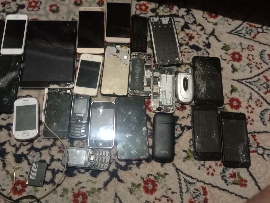 Продам телефоны на запчасти
