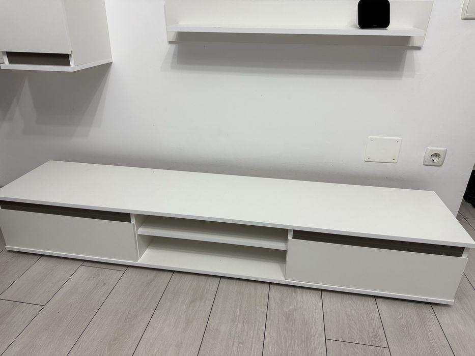 Masa + comoda + 2 dulapuri de perete