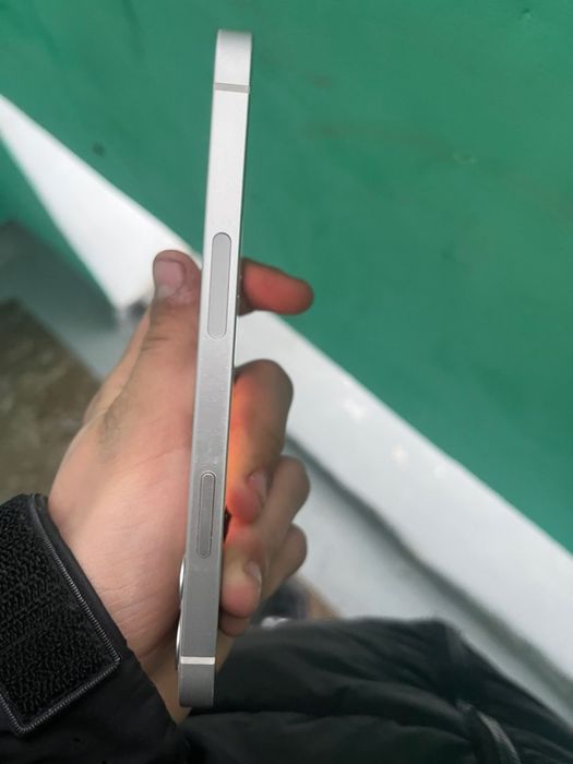 Продам айфон 12