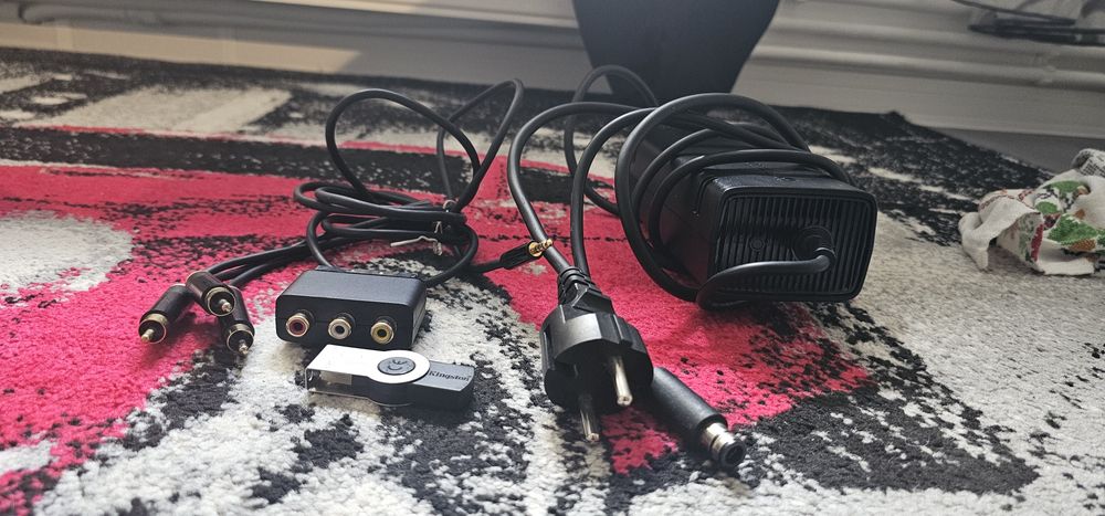 Xbox 360 E 500GB cu toate acesoriile,fara controller