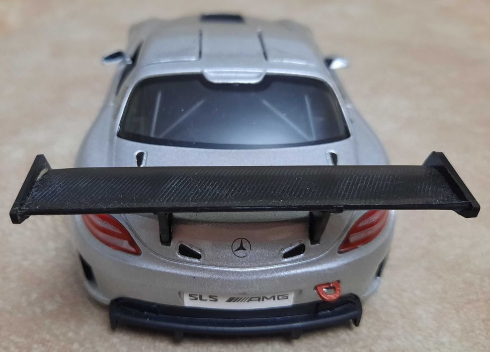 Коллекционная модель машинки мерседес