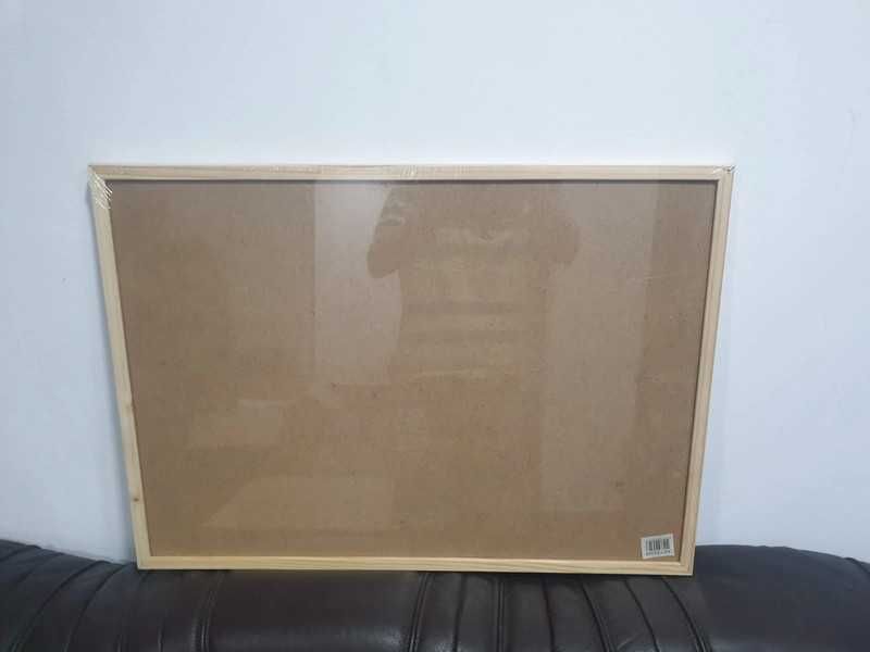 Tablă Magnetică Scheepjes 50x70 cm – Cu Ramă de Lemn Alb/Maro