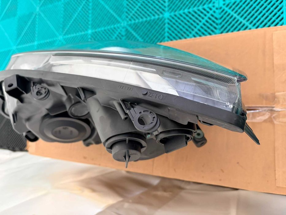 Far dreapta xenon Renault Scenic 2 2006-2010 nou original Renault