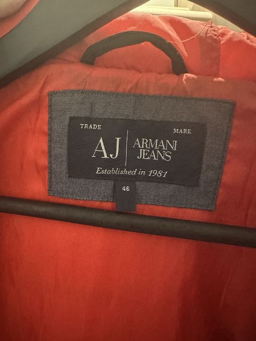 Продавам оригинално яке на Armani