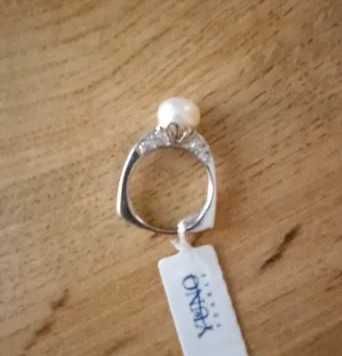 Дамски сребърен пръстен с естествена перла и циркони