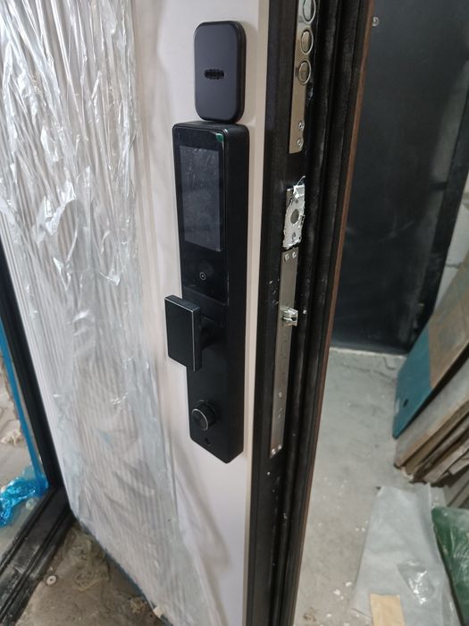 Установка электронных замков.