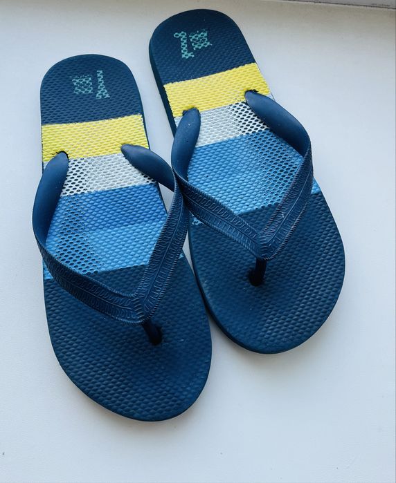 Детский ботинки кроссовки тапочки .