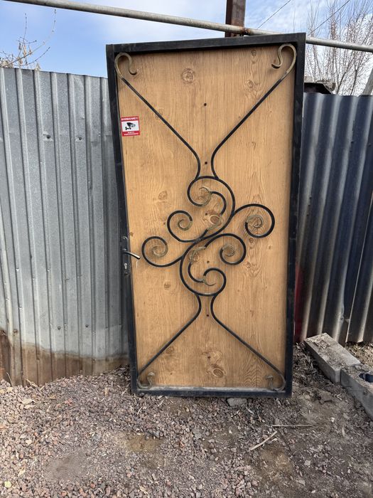 Ворота для дома б/у надо подкрасить