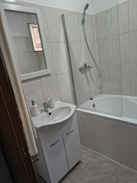 Inchiriez apartament la curte cu Dormitor+CameraZi ULTRACENTRAL