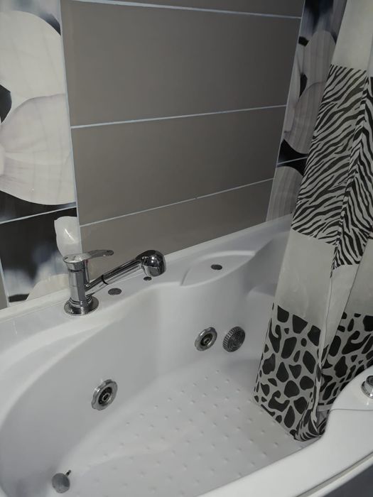 Ночь-8000тнг, Час-2000тнг.