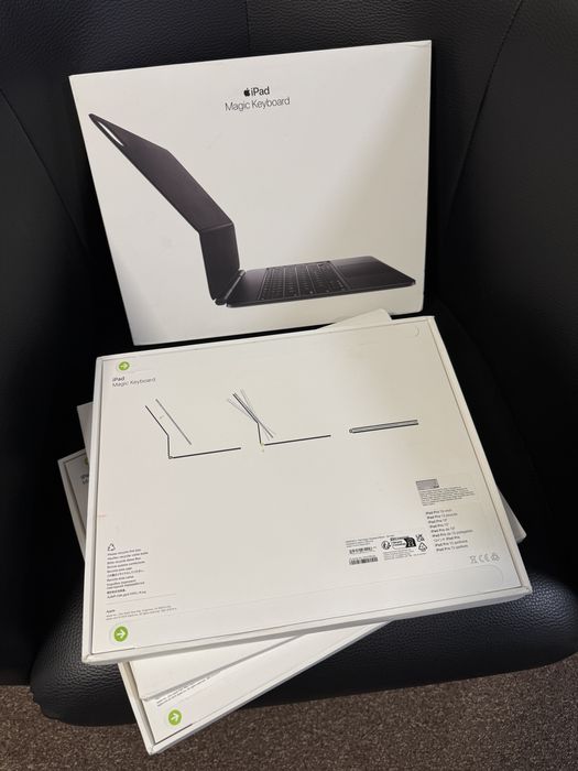 iPad Magic Keyboard Black QWERTZ / IPad Pro 13 inch / Noi - Sigilate |