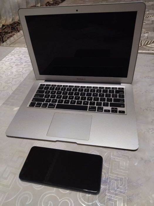 Noutbuk va telefon birga sotiladi. Sirochni!!