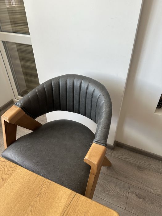 Дървени Масивни столове