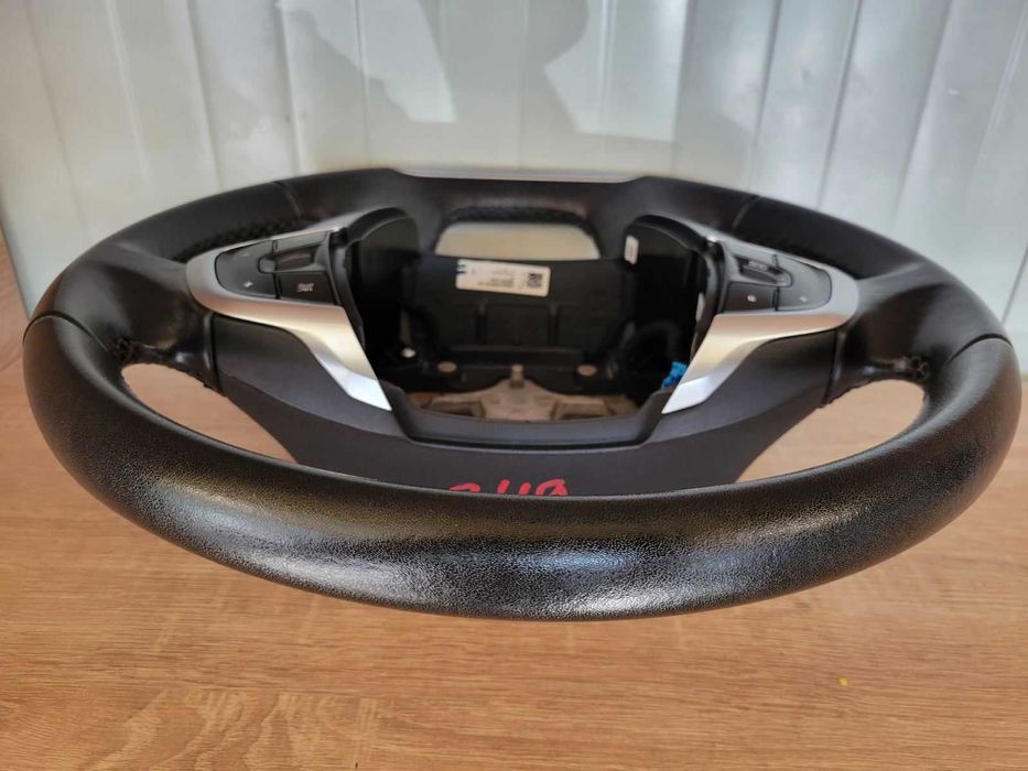 Продавам много запазен кожен волан за Citroen C4 модел 2010 до 2018