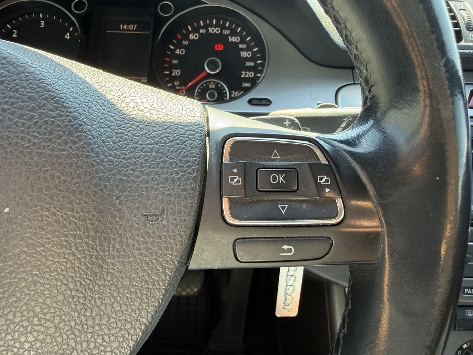 Volkswagen Passat B6. 2.0 DTI DSG - 2009 - Automat - Piele - Jante aliaj VW.