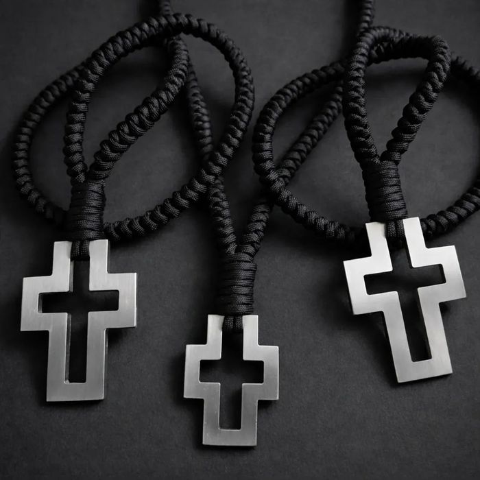 Ръчно плетен кръст