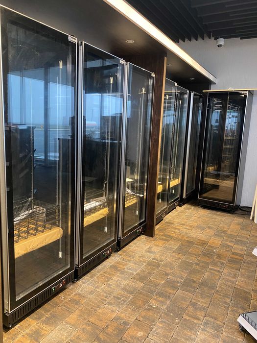 Vitrină frigorifică cu o ușă ideală pentru magazine și cafenele