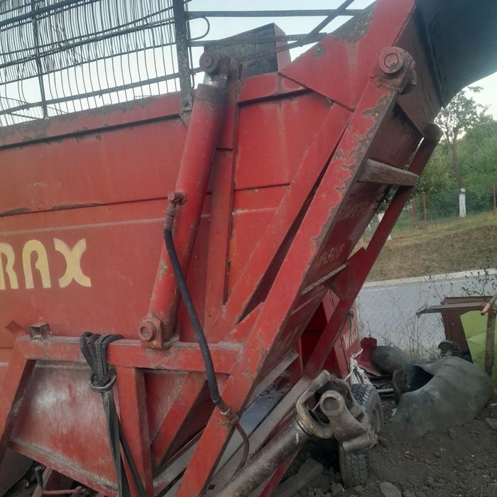 vând utilaje agricole, culegator porumb ,semanatoare sup 29 ,plug reversibil