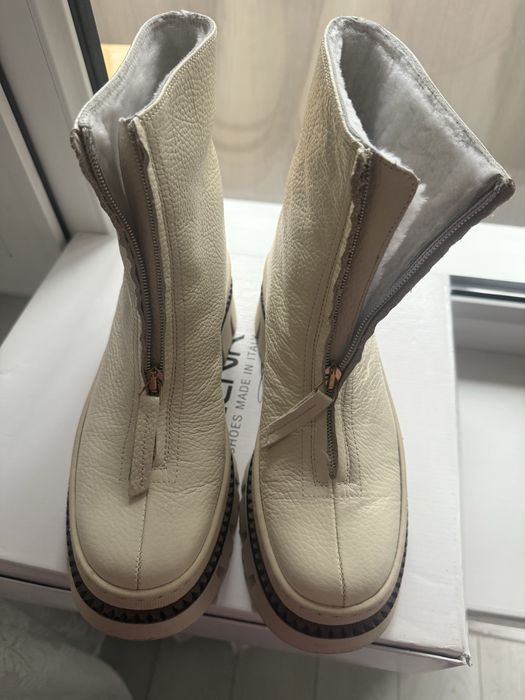 Продам ботинки женские