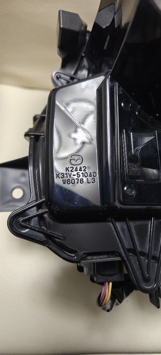 Far stanga Mazda CX60