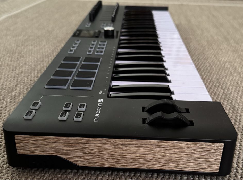 Arturia KeyLab Essential 49 MK3 Black Edition ca nou